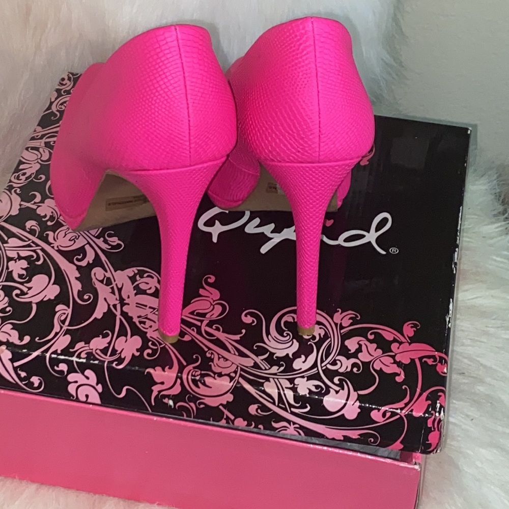 Shoes - Picture 3 of 4